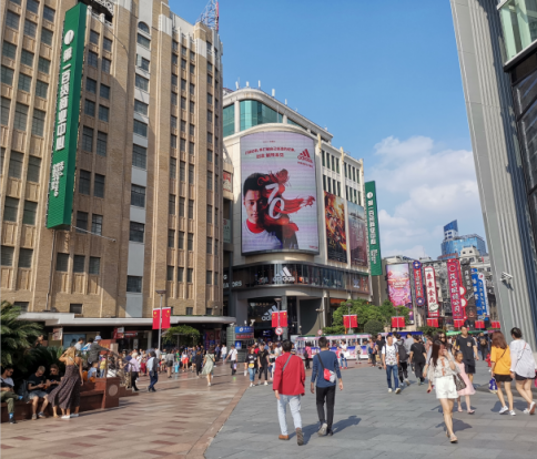上海黄浦区南京东路第一百货西南角墙面户外LED大屏