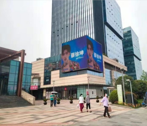 上海徐汇区龙华中路东安路正大乐城西南角户外led大屏